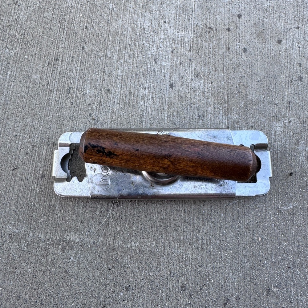 Vintage Bonny Screw Top Off Wood Handle Handheld Manual Can & Jar Opener rustic - Picture 2 of 6